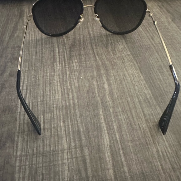 Gucci Female Sunglasses - Picture 5 of 7